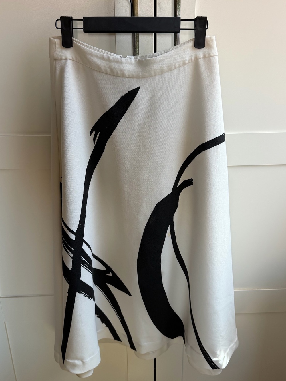 Banana Republic XO Skirt with Black Abstract Brushstroke Print-petite size 2